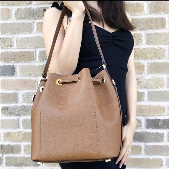 Gaby’sBags👜💕-NWT Michael Kors Bucket Bag 💕 - Picture 5 of 8